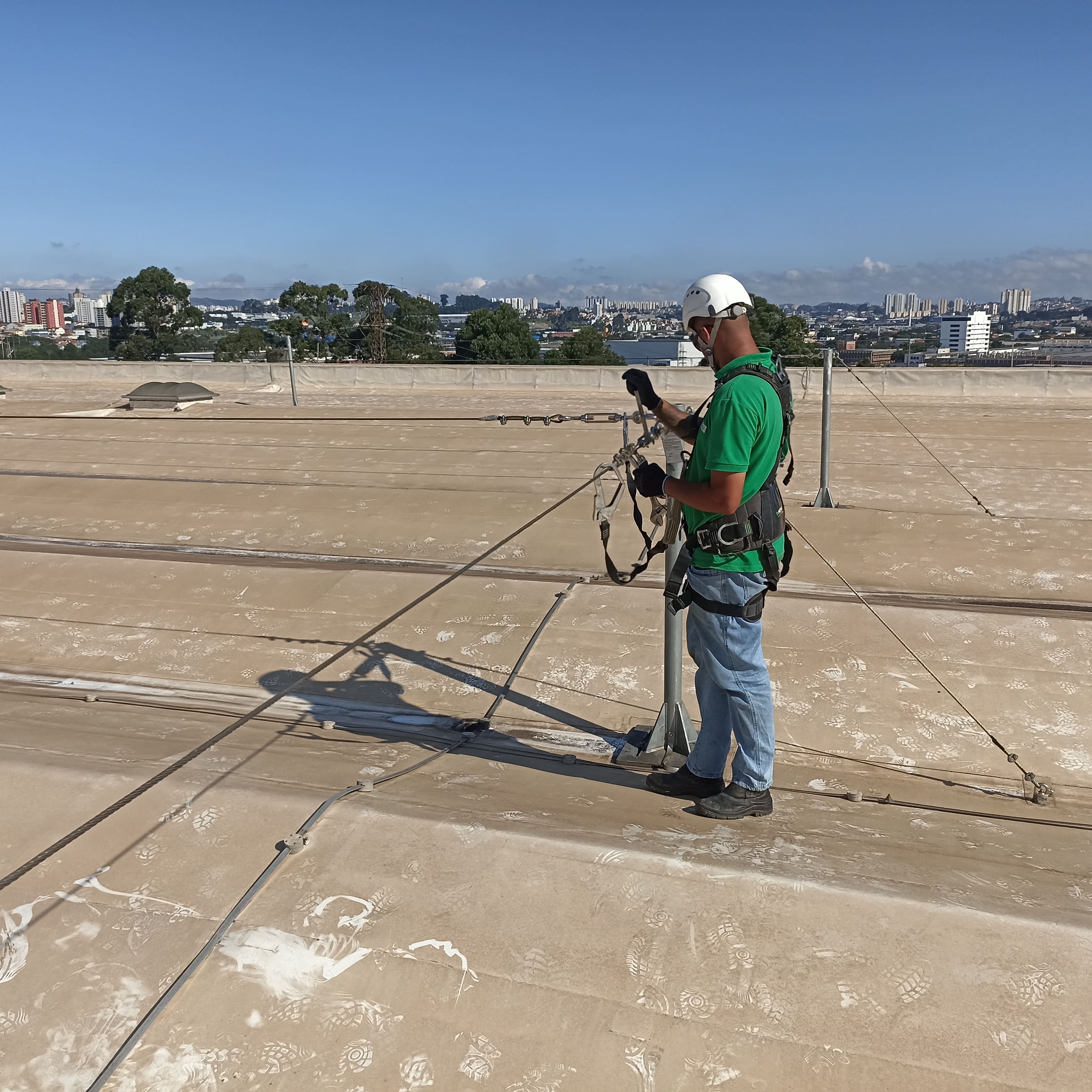 Empreitada global e Instalação de Linhas de Vida e Pontos de Ancoragem