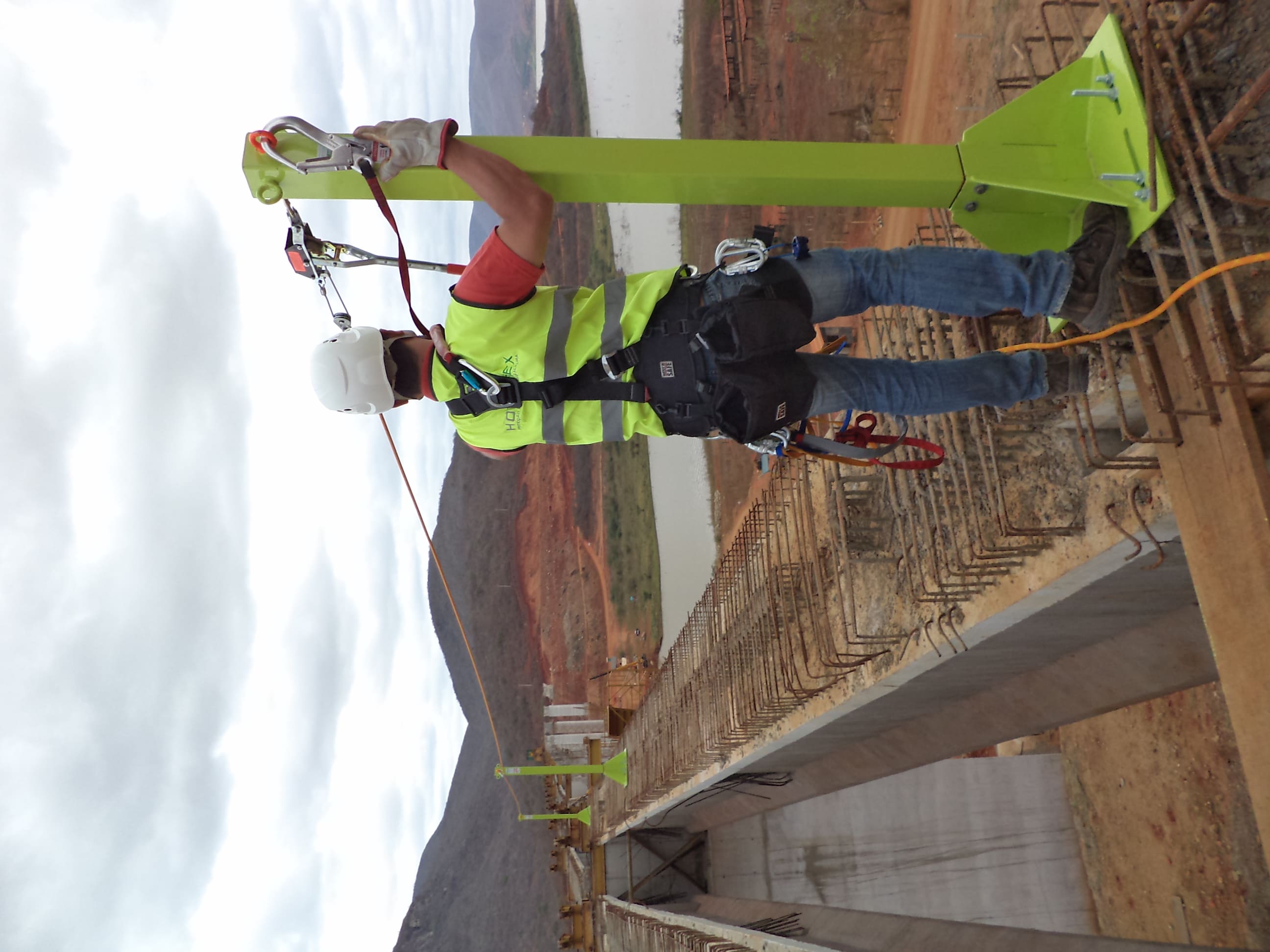 Locação de Dispositivos de Linhas de Vida e Pontos de Ancoragem