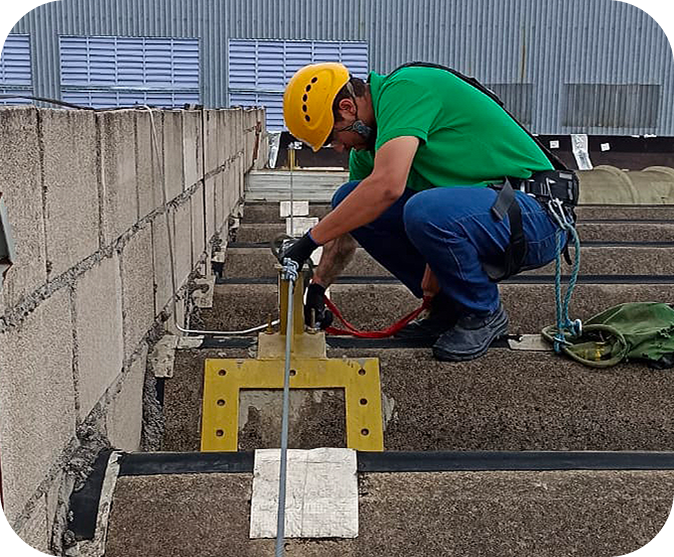 Linha de Vida em Telhado Pré-Moldado com Peça Aranha