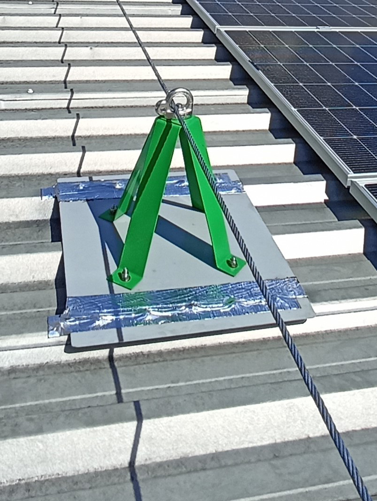 Dispositivo de Ancoragem para Telhados Metálicos